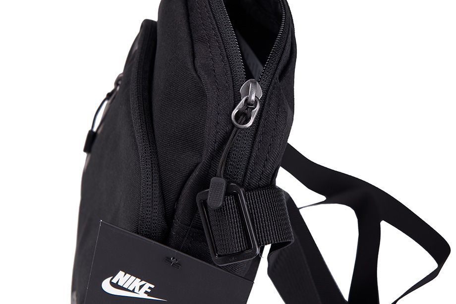 Nike Taška Ladvinka Core Small Items 3.0 BA5268 010