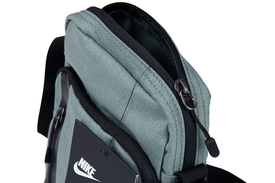 Nike Taška Ladvinka Core Small Items 3.0 BA5268 365 
