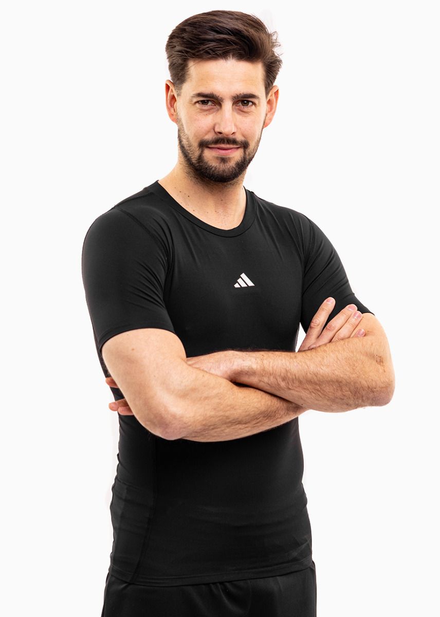 adidas Pánske tričko Techfit Short Sleeve Tee JP4674 adidas Pánske tričko Techfit Short Sleeve Tee JP4674