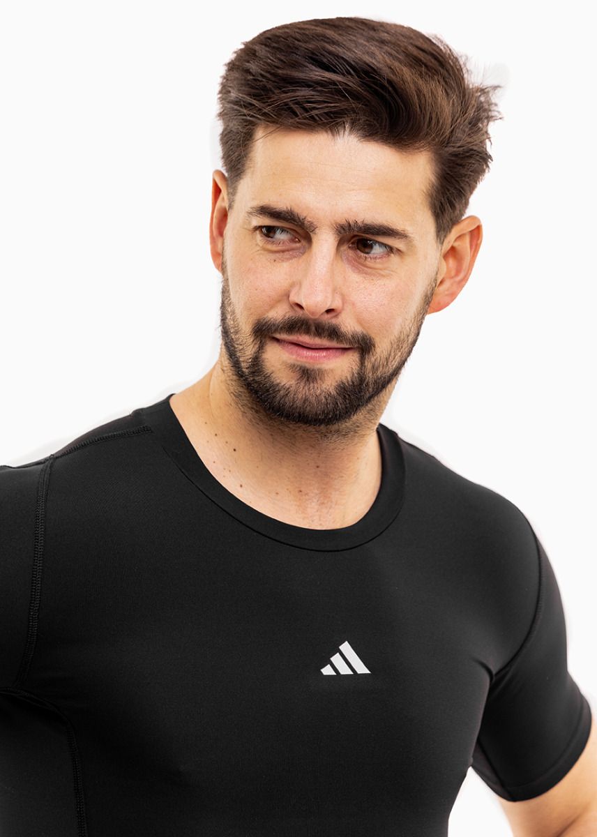 adidas Pánske tričko Techfit Short Sleeve Tee JP4674 adidas Pánske tričko Techfit Short Sleeve Tee JP4674