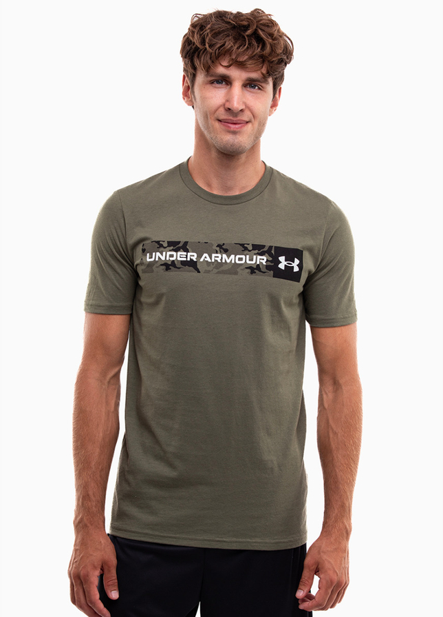 Under Armour Pánske tričko Camo Chest Stripe SS 1376830 390 Under Armour Pánske tričko Camo Chest Stripe SS 1376830 390