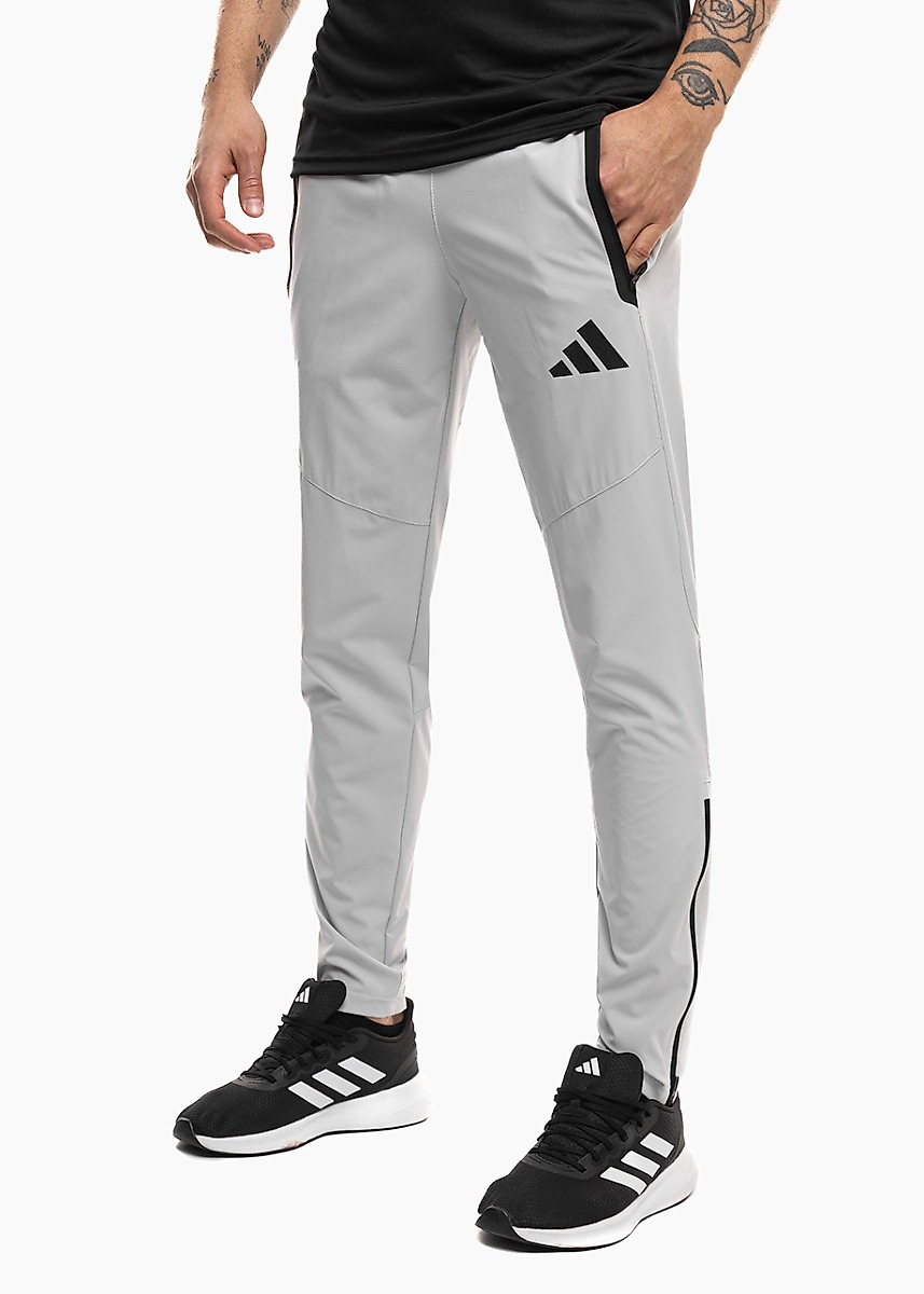 Pánske nohavice adidas Tiro 26 Travel Woven KE8363